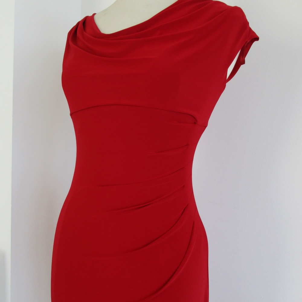 BEAUTIFUL LAUREN RALPH LAURENT DRESS IN RED COLOR DRAPED DETAIL AT FRONT SIZE 2!